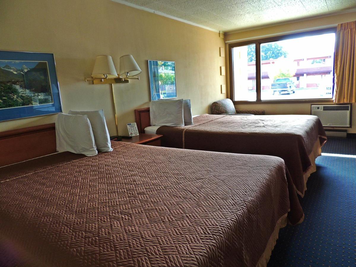 Travelodge By Wyndham Kalispell Habitación foto